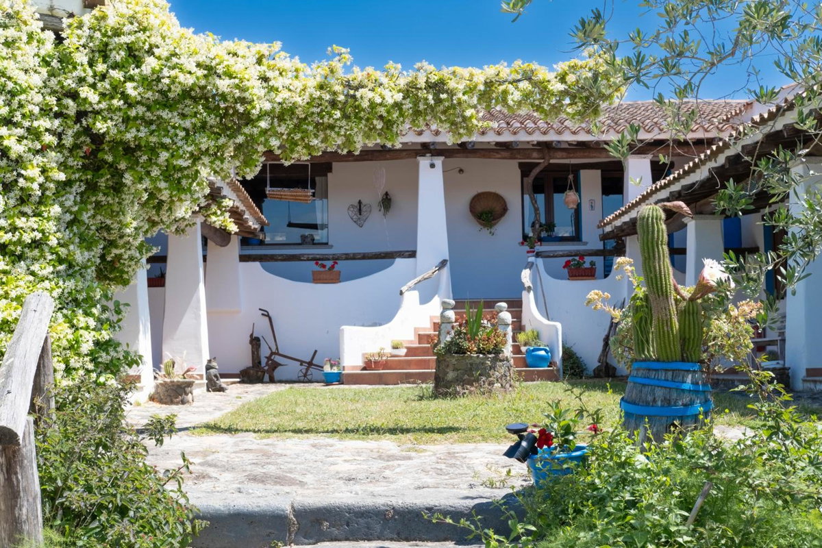 Hotel · Tenuta Don Ballore Country Resort, Galtellì