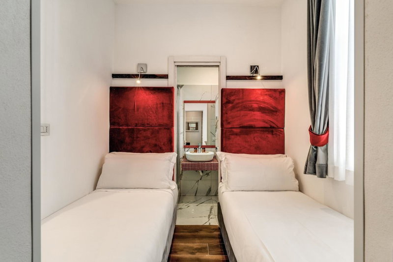 Piazza di Spagna Comfort Rooms, Rome, Италия