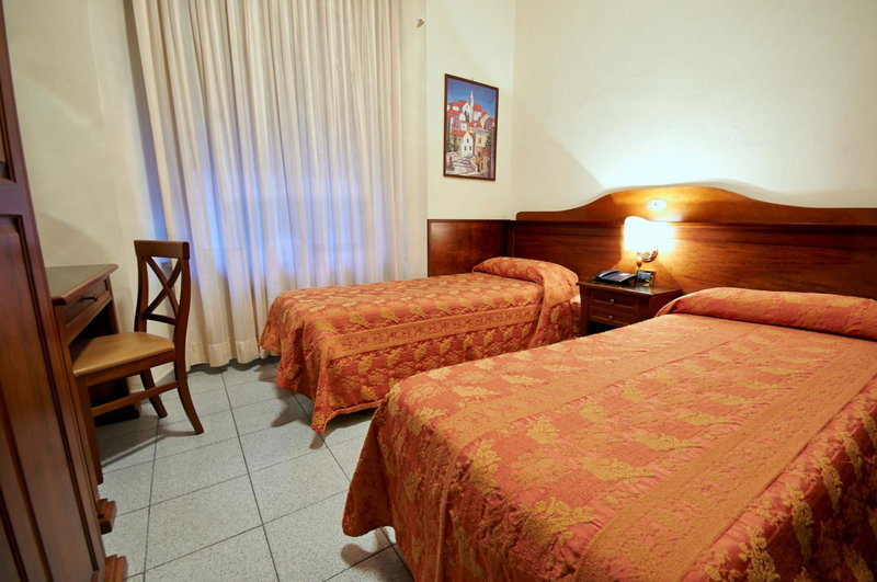 Hotel Pavone, Milan, Италия