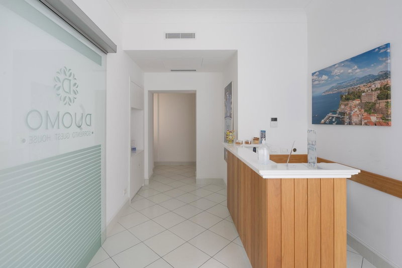 Duomo Guest House - Stay in Sorrento, Sorrento, Италия