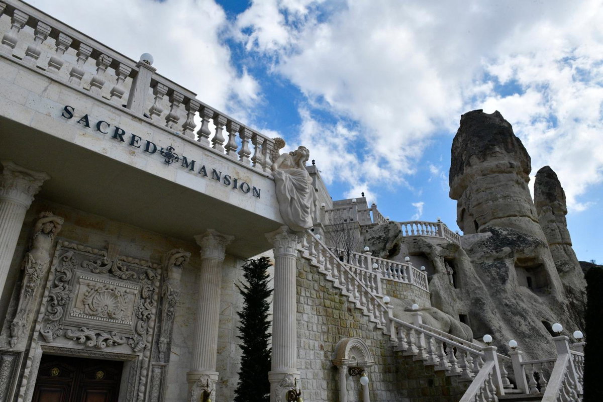 Sacred Mansion, Türkei