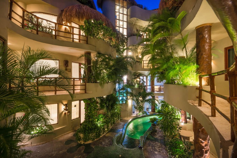 Maya Villa Condo Hotel and Beachclub, Playa del Carmen, México
