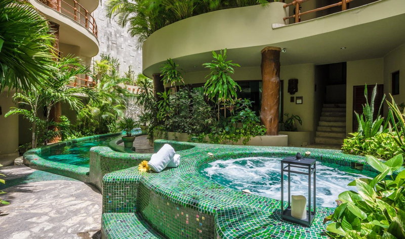 Maya Villa Condo Hotel and Beachclub, Playa del Carmen, México