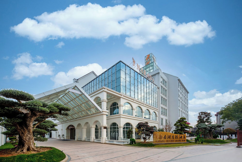 Отель · NARADA RESORT SHANGHAI HOTEL Disney Store, Shanghai