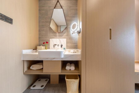 Atour Hotel Ningbo Sanjiangkou Bund Book City, Ningbo, China