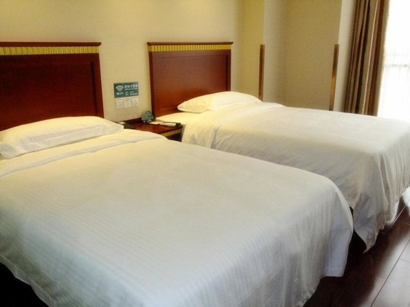 GreenTree Inn Shandong Qingdao Wuyishan Road Jiashike Shopping center Business Hotel, Qingdao, Китай