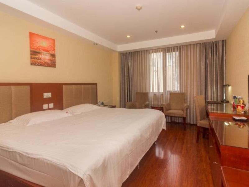 GreenTree Inn Shandong Qingdao Wuyishan Road Jiashike Shopping center Business Hotel, Qingdao, Китай