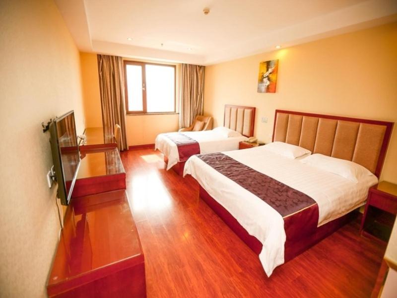 GreenTree Inn Shandong Qingdao Wuyishan Road Jiashike Shopping center Business Hotel, Qingdao, Китай