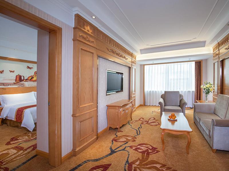 Venus International Hotel Shenzhen Gongming Tianhong, Xitian, China