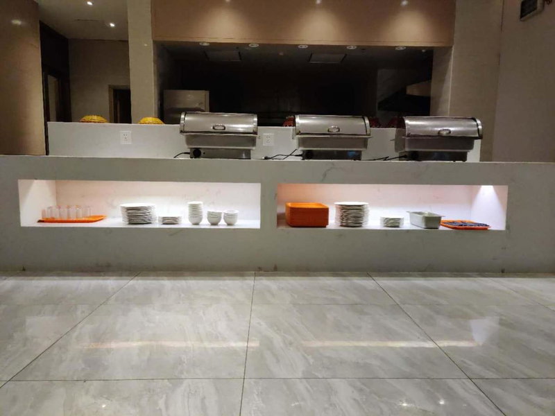 Lavande Hotel (Nanchang West Railway Station Square Branch), Nanchang, China