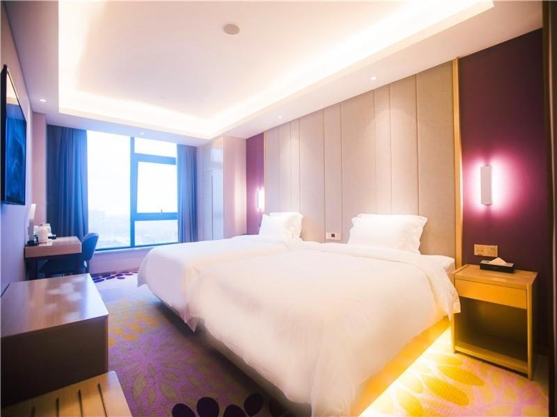 Lavande Hotel (Nanchang West Railway Station Square Branch), Nanchang, China