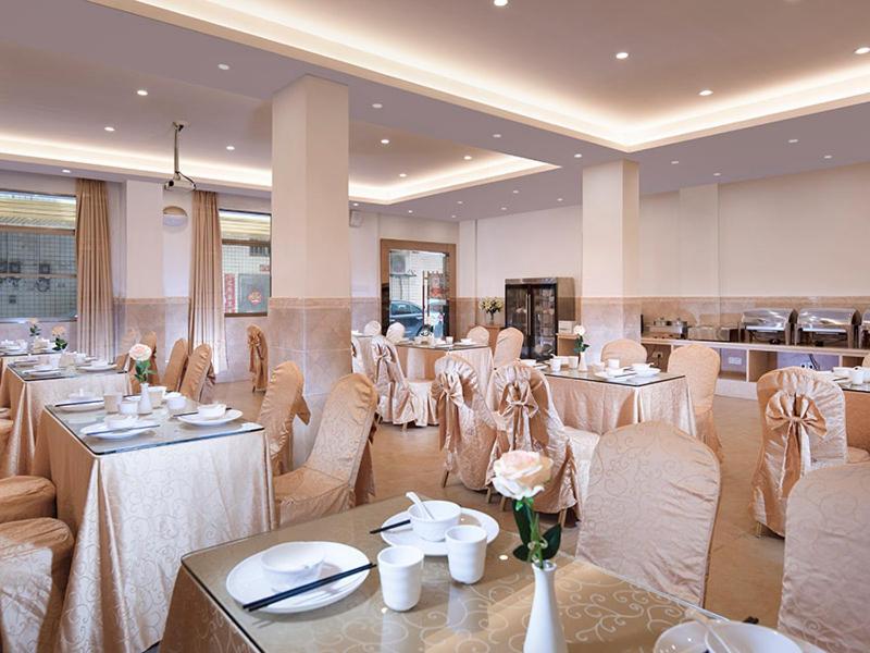 Vienna Hotel Qingyuan Yingde Guangming Road, Yingde, China