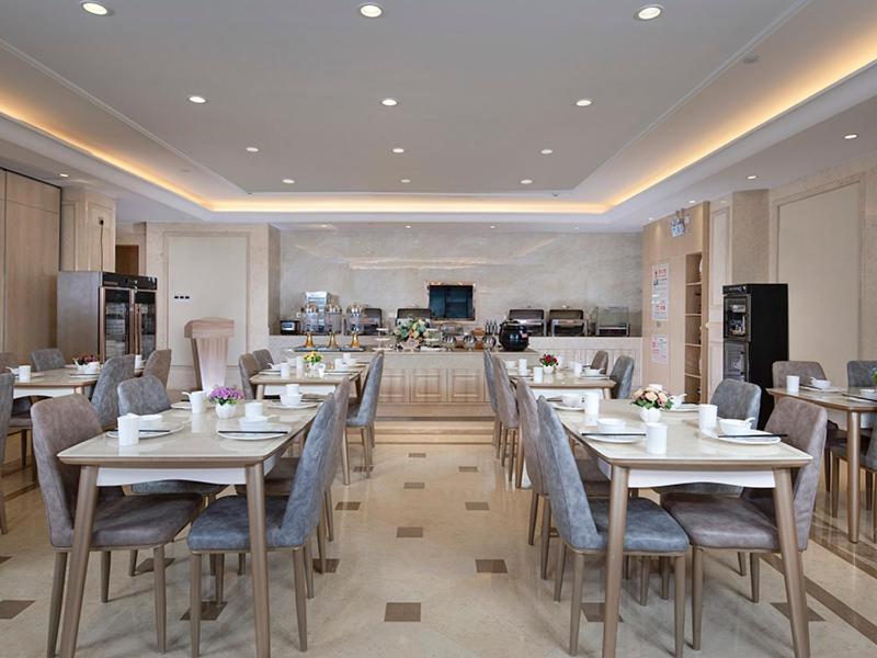 Vienna Hotel (East Plaza of WuHan High-Speed Railway Station), Wuhan, China