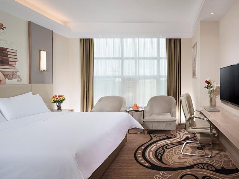 Vienna Hotel (East Plaza of WuHan High-Speed Railway Station), Wuhan, Китай