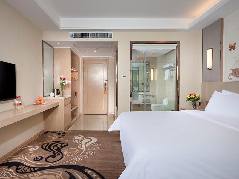 Vienna Hotel (East Plaza of WuHan High-Speed Railway Station), Wuhan, Китай