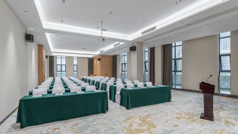 Holiday Inn Express Huangshi Cihu Lake by IHG, Huangshi, Китай