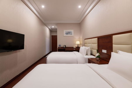ShangHai LuAn Garden Hotel-Complimentary shuttle service between Shanghai Pu d ong Airport and Disneyland, Shanghai, Китай