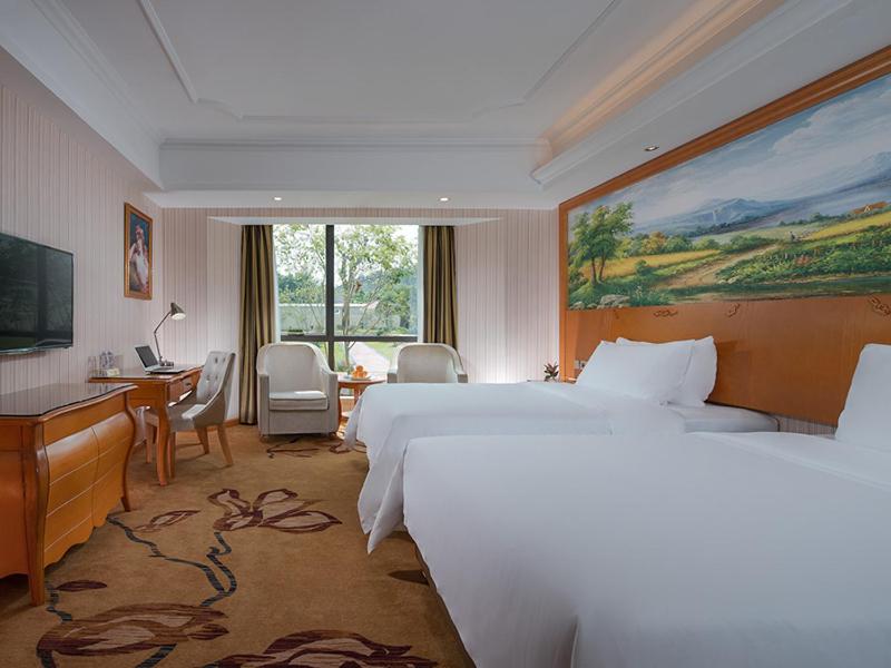 Vienna Hotel (Danxia Mountain Scenic Spot), Renhua, China