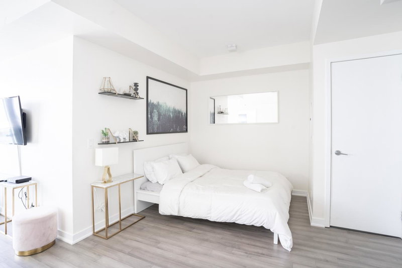 Beautiful Luxurious Modern Condo With Breathtaking Views, Toronto, Canada