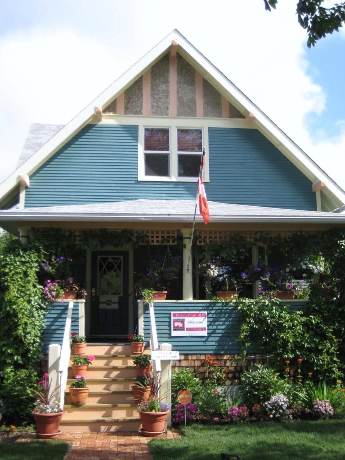 Phoenix House B&B, Canada