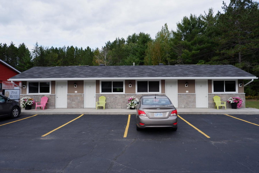 Pine Motel, Deep River, Canada