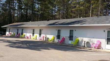 Pine Motel, Deep River, Canada