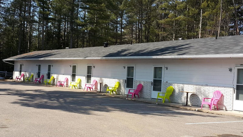 Pine Motel, Deep River, Canada