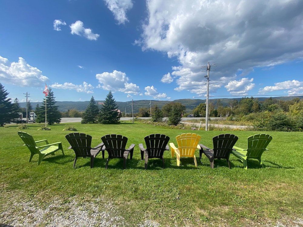 Kelly's View Motel, Canada