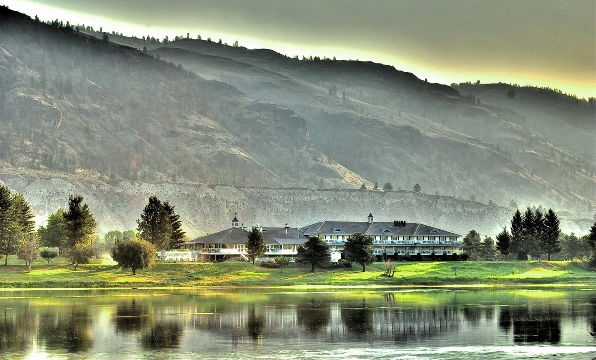 Hotel · South Thompson Inn & Conference Centre, Monte Creek