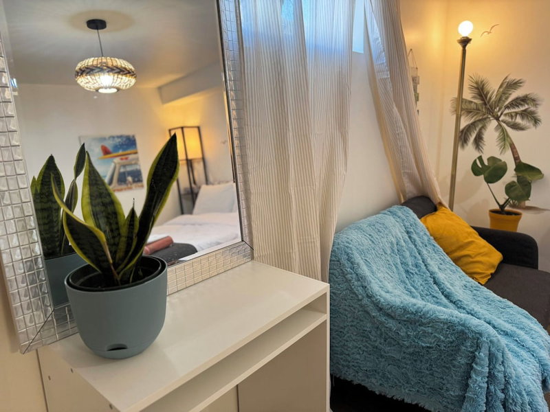 Sunrise BnB with Free Parking, Toronto, Канада