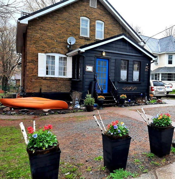 Blue Spruce Bed and Breakfast Muskoka, Gravenhurst, Канада