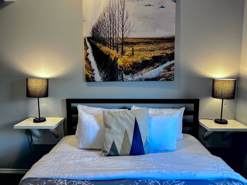 Canadian Rockies Chalets by Trilink - 2 & 3 Bedroom Condos - Self Check-In - Walking Distance to Downtown - Free Parking - Pet-Friendly - No AC, Canmore, Canada