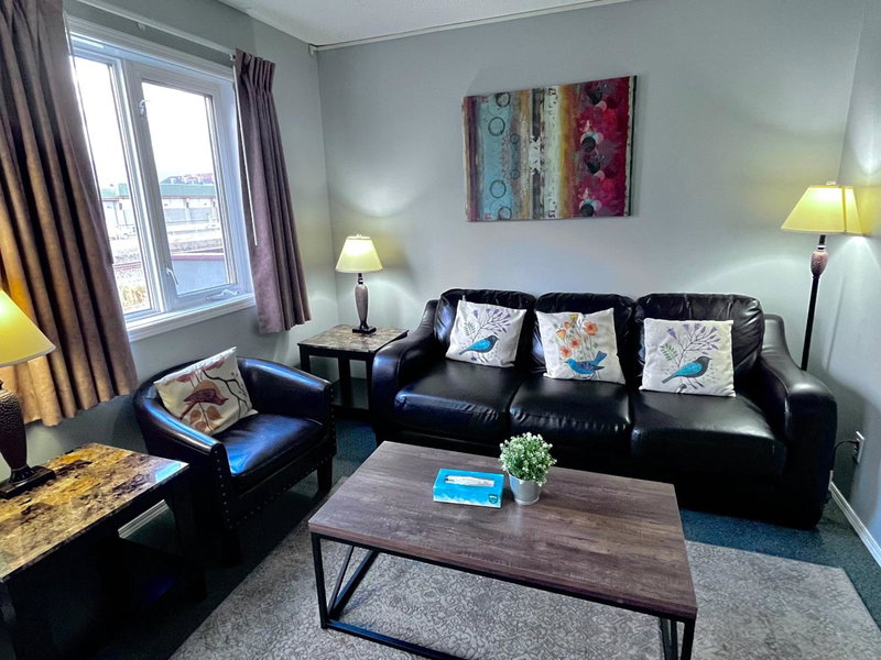 Canadian Rockies Chalets by Trilink - 2 & 3 Bedroom Condos - Self Check-In - Walking Distance to Downtown - Free Parking - Pet-Friendly - No AC, Canmore, Canada
