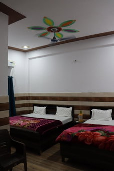 K.D. Dham-Near Prem mandir, Vrindāvan, India