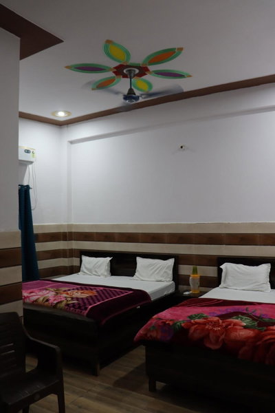 K.D. Dham-Near Prem mandir, Vrindāvan, India