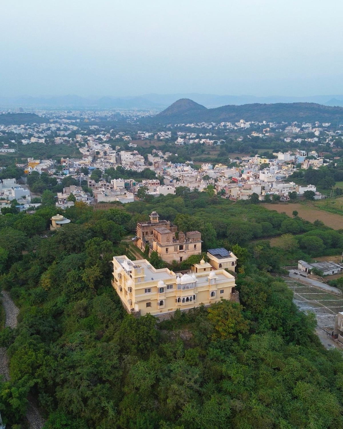 Hôtel · Titardi Garh- 18th Century Castle Homestay, Udaipur