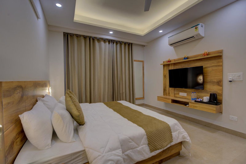 The Lodgers Luxury 1 BHK Serviced Apartment Near Golf Course Road Gurugram, Gurgaon, India