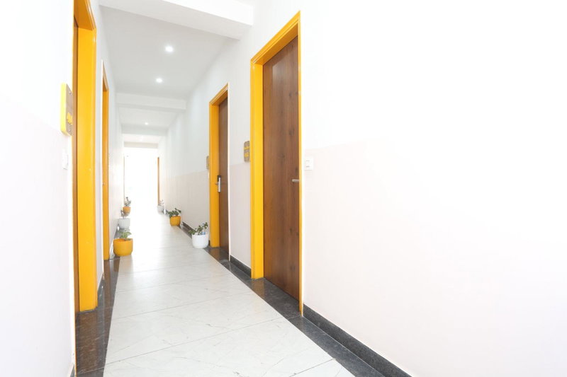 Super Townhouse Sector 69 Gurgaon, Gurgaon, Indien