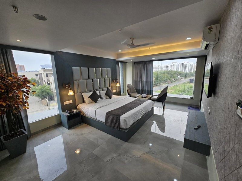 The Eiffel Hotel & Banquet, Gandhinagar, India