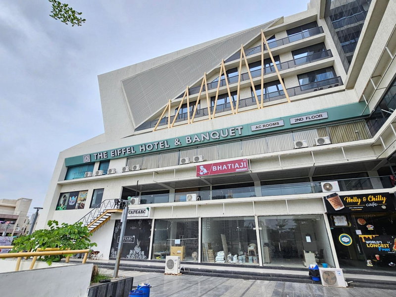 The Eiffel Hotel & Banquet, Gandhinagar, India