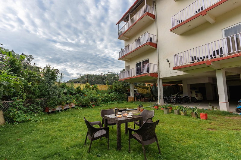 Hotel Vista Bhowali, Nainital - Vegetarian, Bhowāli, India