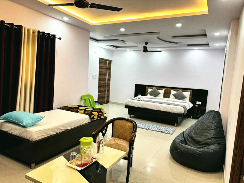 Hotel Pink Paradise, Gorakhpur, India