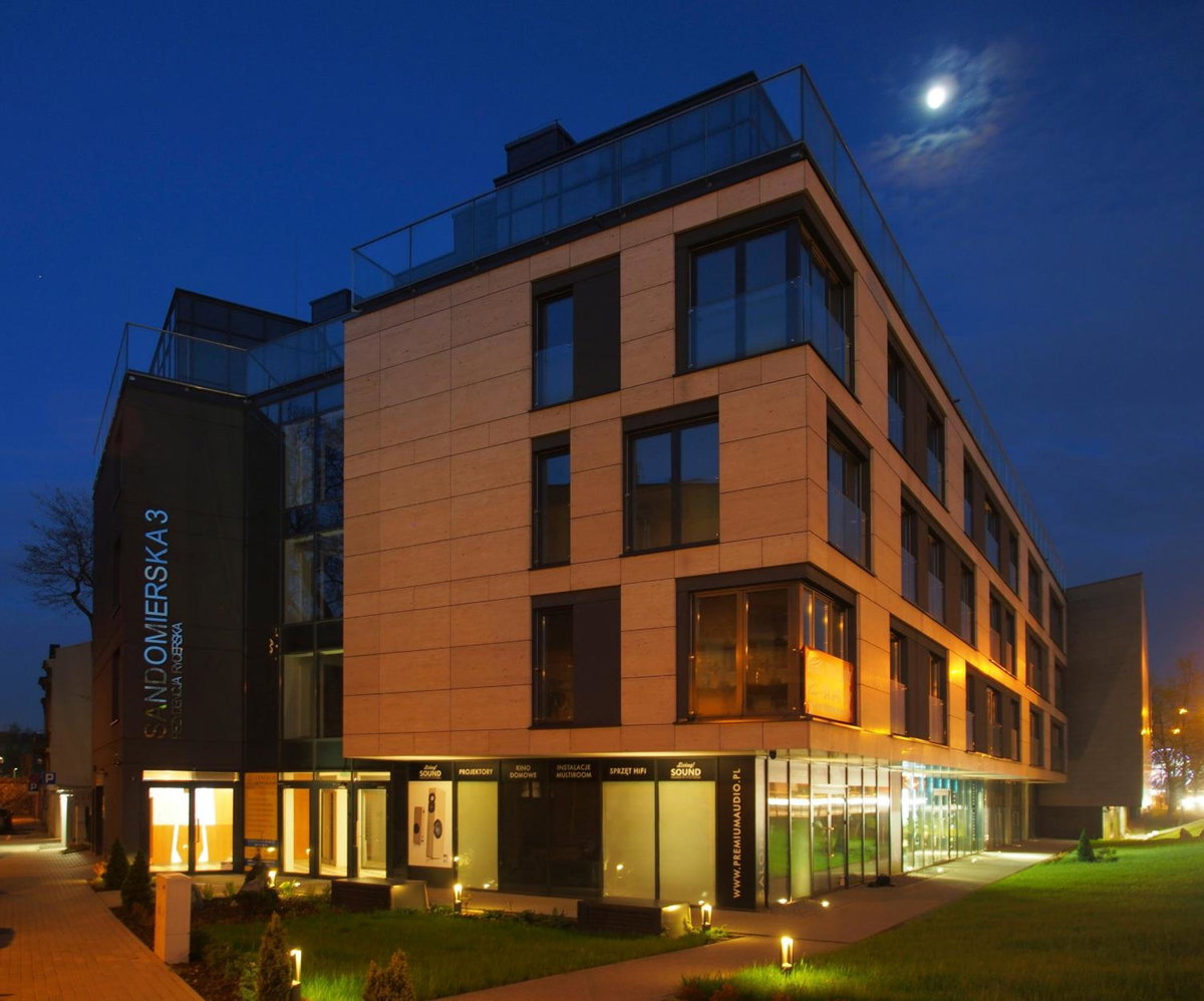 Main Street Apartments, Polen