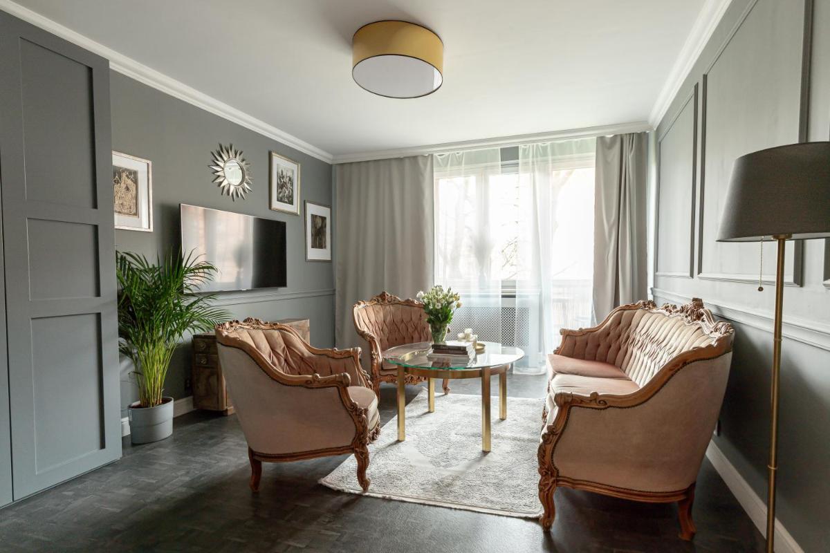 Daisy's Secret Apartment, Poland