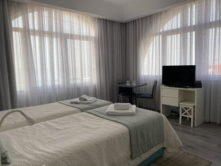 Golden Beach Guest House & Rooftop Bar, Faro, Португалия