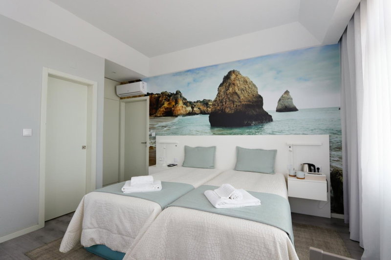 Golden Beach Guest House & Rooftop Bar, Faro, Португалия