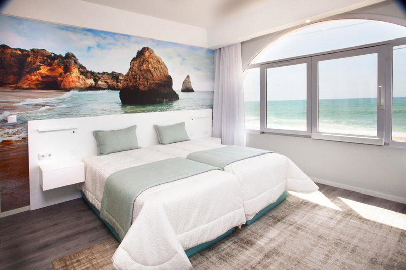 Golden Beach Guest House & Rooftop Bar, Faro, Португалия