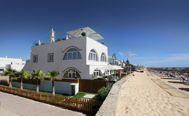 Golden Beach Guest House & Rooftop Bar, Faro, Португалия