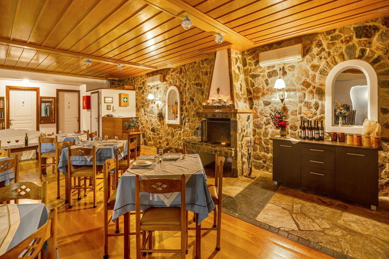 Hotel PARALIAKO Kyparissi, Kyparíssion, Greece