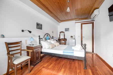 Hotel PARALIAKO Kyparissi, Kyparíssion, Greece